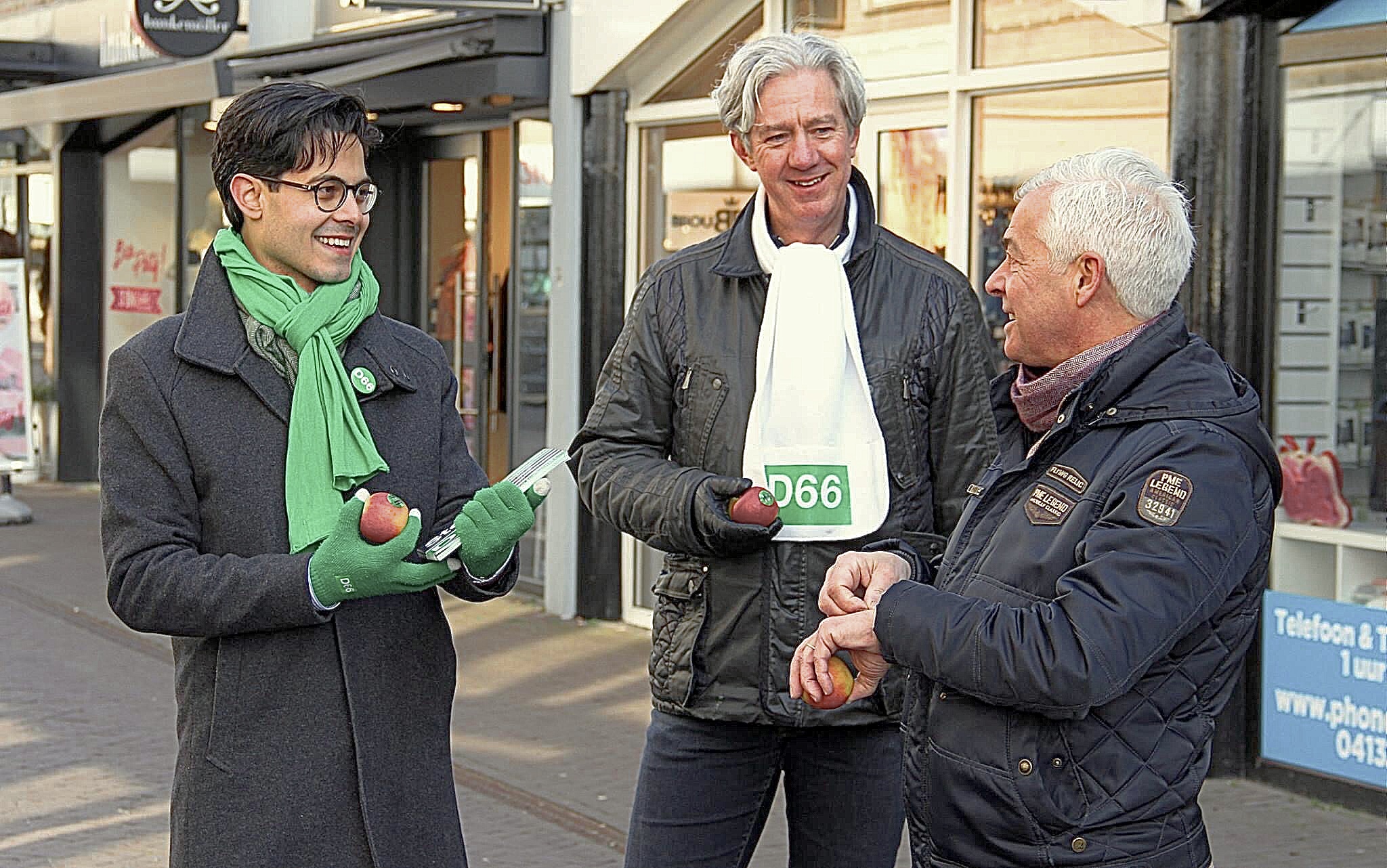 Rob jetten vader uden d66 promotour gemeenteraad verkiezingen foto gert de goede cock de jong sacrementsweg politiek nieuws 