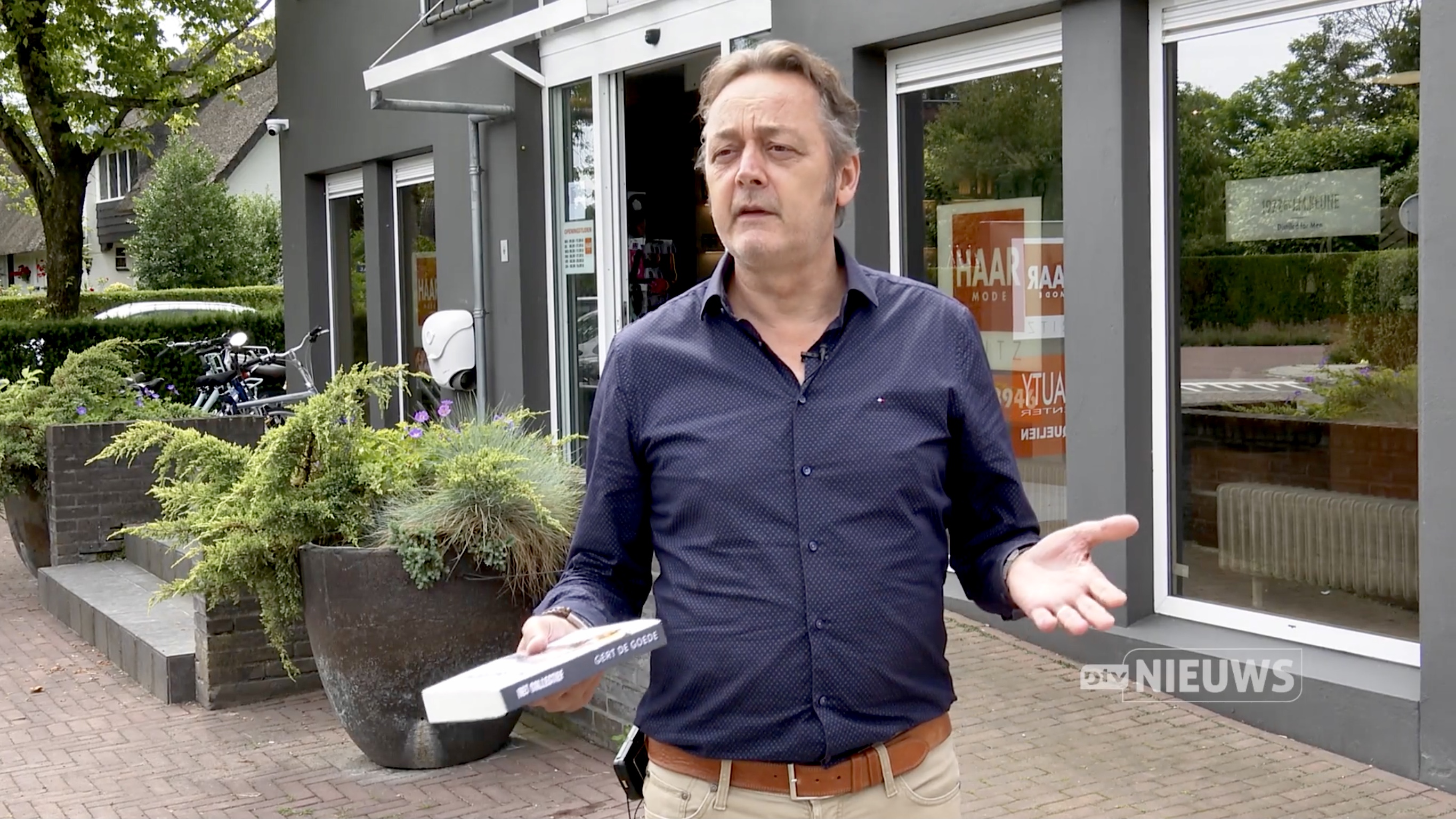 Gert de Goede schrijver Dtv nieuws interview Uden Maashorst roman boek book novel thriller Nikkie de Jager metamorfose cartoon lief dagboek kunstenaar cartoonist levensgenieter writer artist zomergast zomer verhalen 