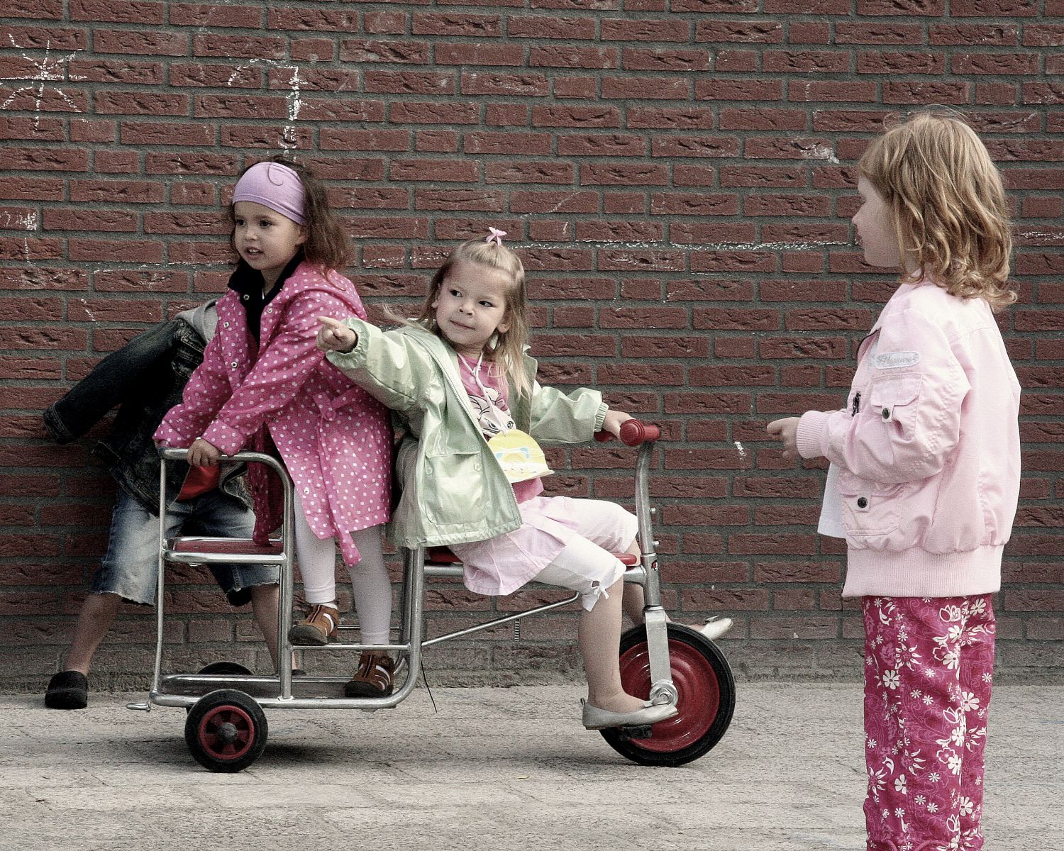 Gert de Goede Uden kinderen op speelplaats basisschool de Vlonder Kiem fotografie 