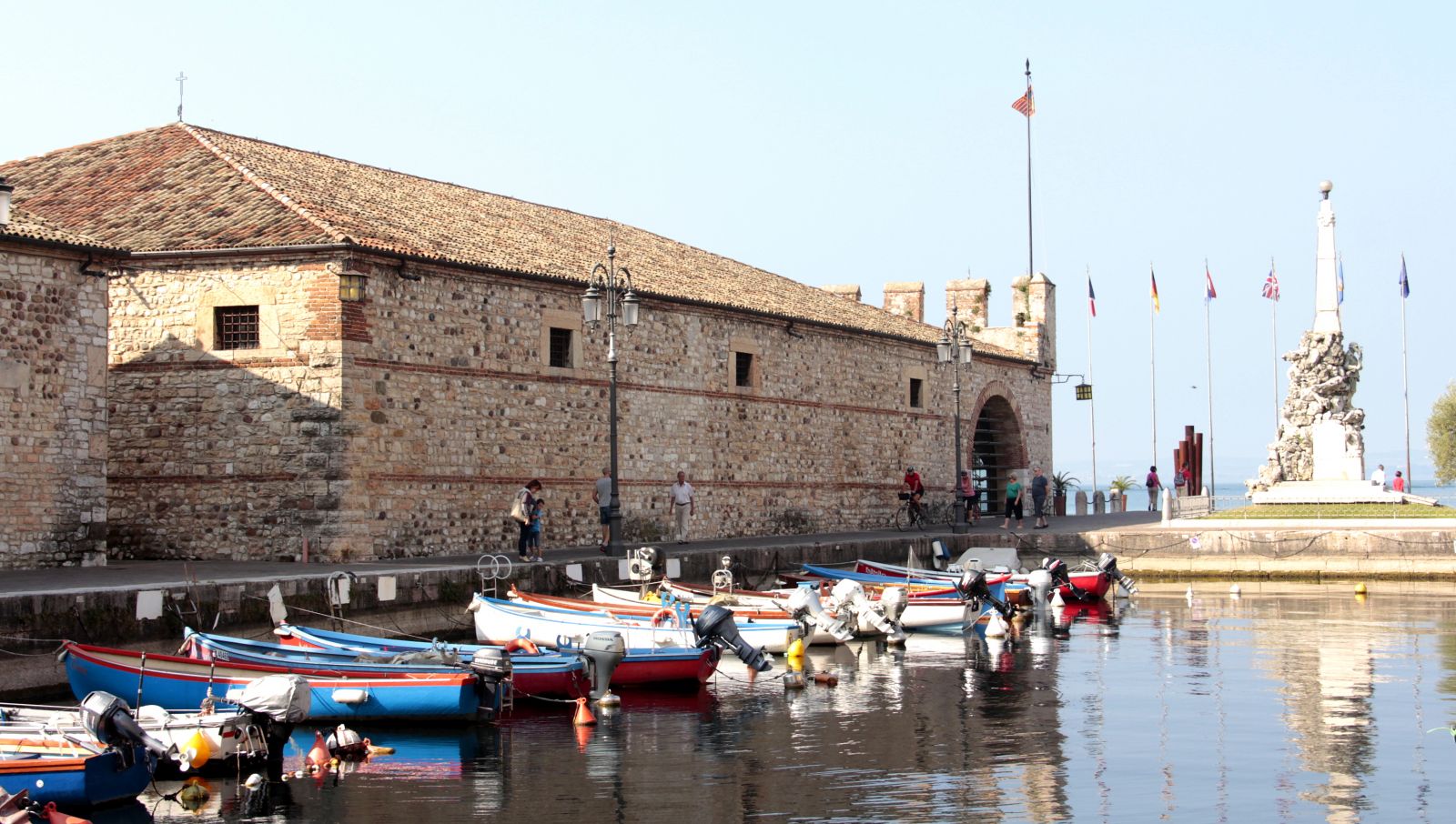 Italië Gardameer Lasize Gert de Goede water meer lake lago di Garda boten boats Riva