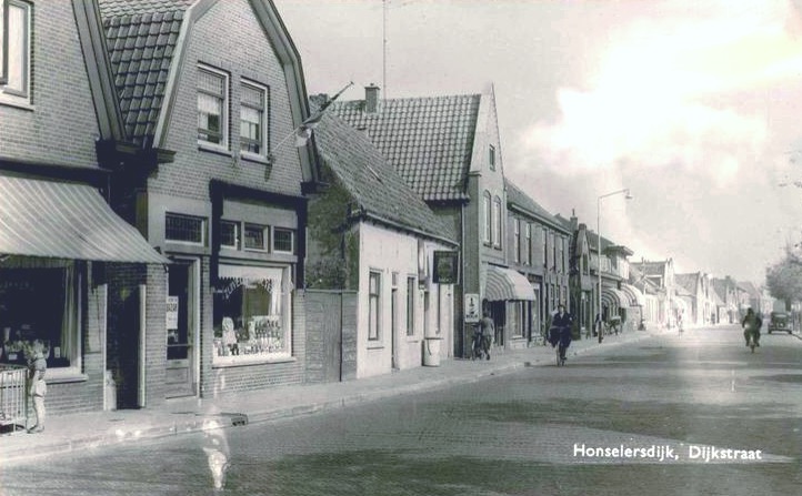 Gert de Goede Honselersdijk Dijkstraat voormalig woonhuis en winkel kleine jongen is Gert Verbaan Toussaint Jan Tulp van den Beukel Philips elektronica lampen 